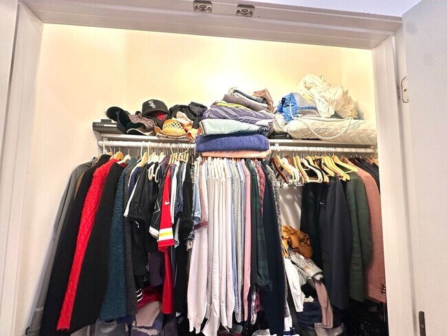 Building Photo - 1520 W 18th Pl