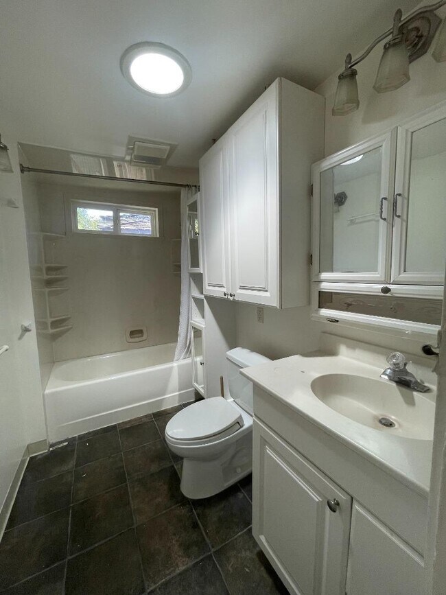Building Photo - 501 Palmer Ln