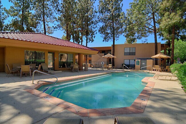 Building Photo - Charming 2 bed 2 bath gated Condo near Bell Road and 35th Ave++Pool++Fitness