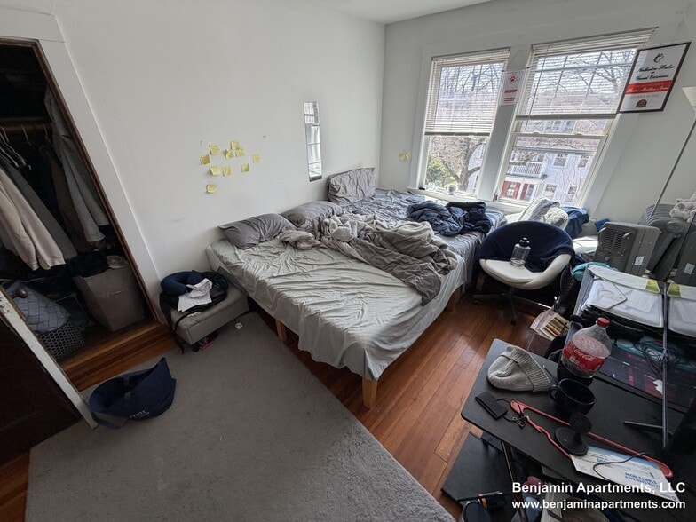 Building Photo - 23 Moraine St