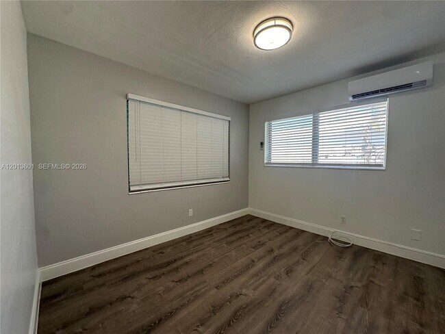 Building Photo - 4246 Sea Grape Dr