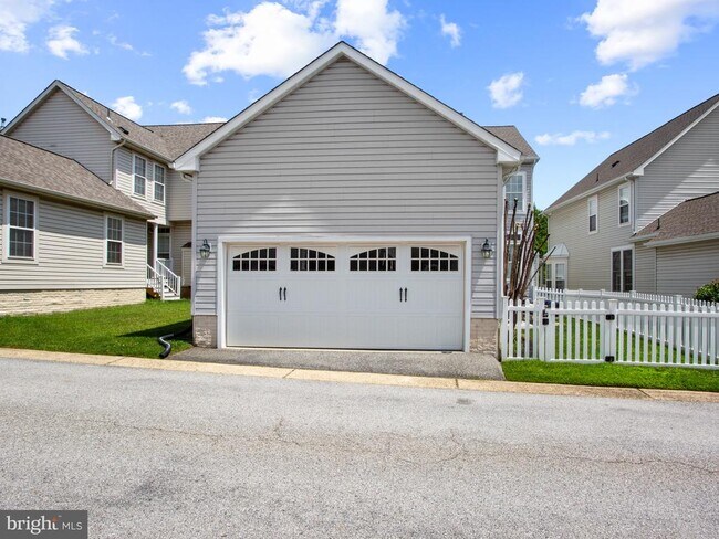 Building Photo - 1713 Allerford Dr