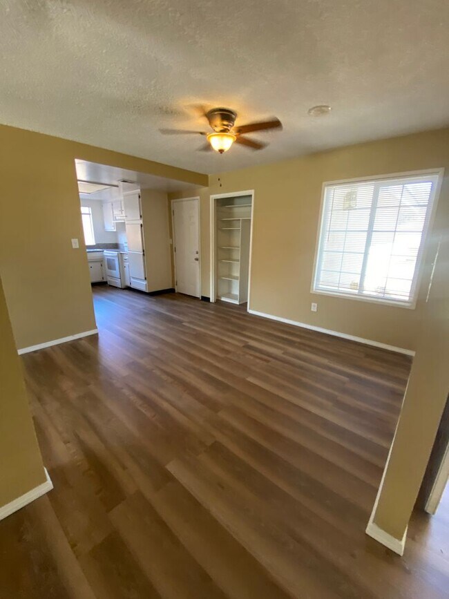 Building Photo - 4601 Glengary Pl