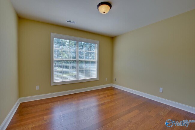 Building Photo - 2801 Centerridge Rd SE