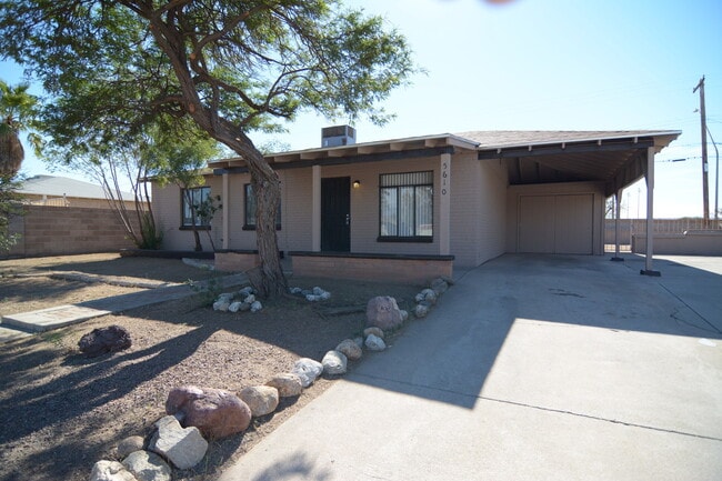 Building Photo - Charming 3 Bedroom 1 Bath House! Great East/Central Tucson Location