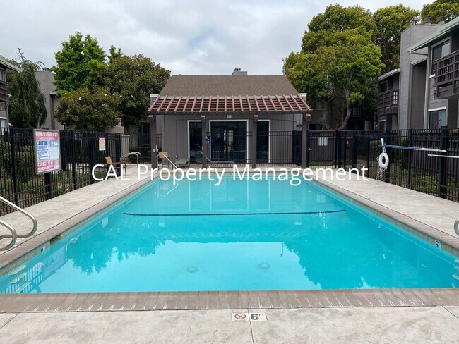 Building Photo - Upper-Level 2 Bed / 2 Bath Condo in Gated North Salinas Community | 932 sq ft