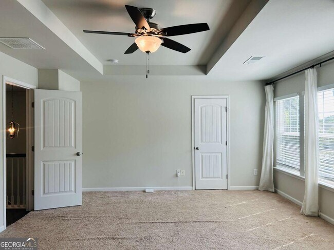 Building Photo - 40 Newnan Lakes Dr