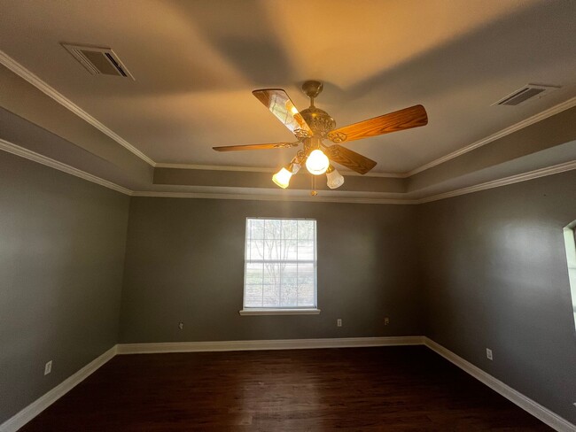 Building Photo - 3 Bedroom, 2 Bathroom, Two car garage, Bri...