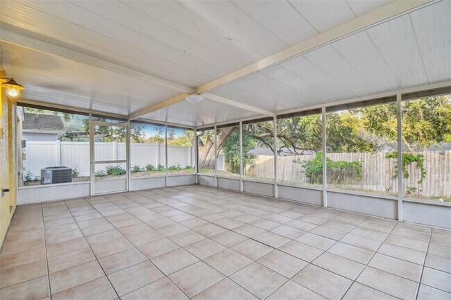 Building Photo - 2342 Tioga Dr