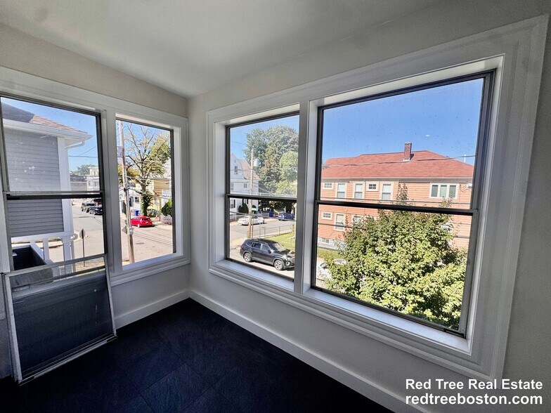 Building Photo - 43 Gardena St