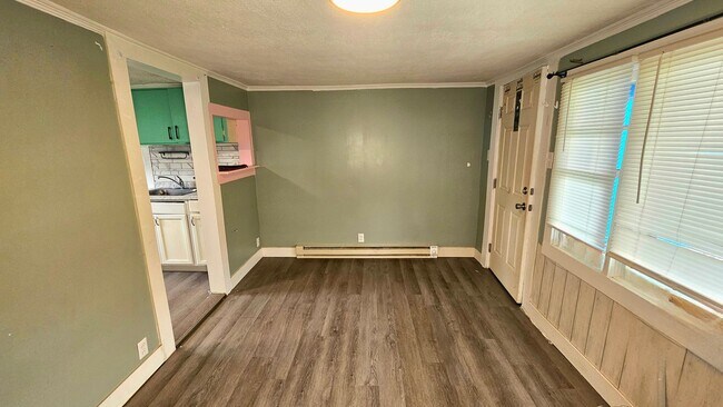 Building Photo - 490 Grand St