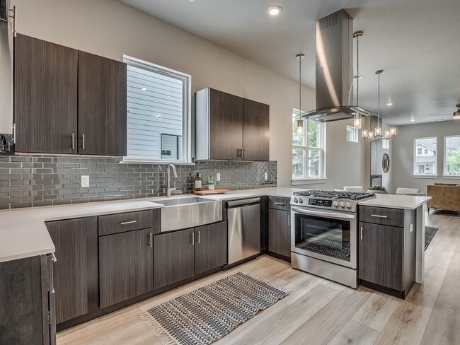 Building Photo - Spacious 4-Bedroom Home with Thoughtful De...
