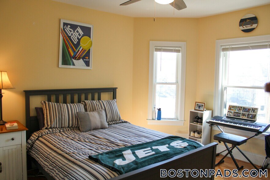 Building Photo - 116-118 Holland St.