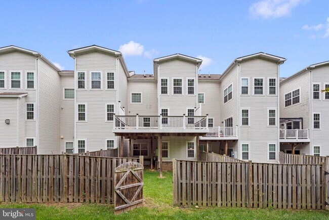 Building Photo - 23215 Tradewind Dr