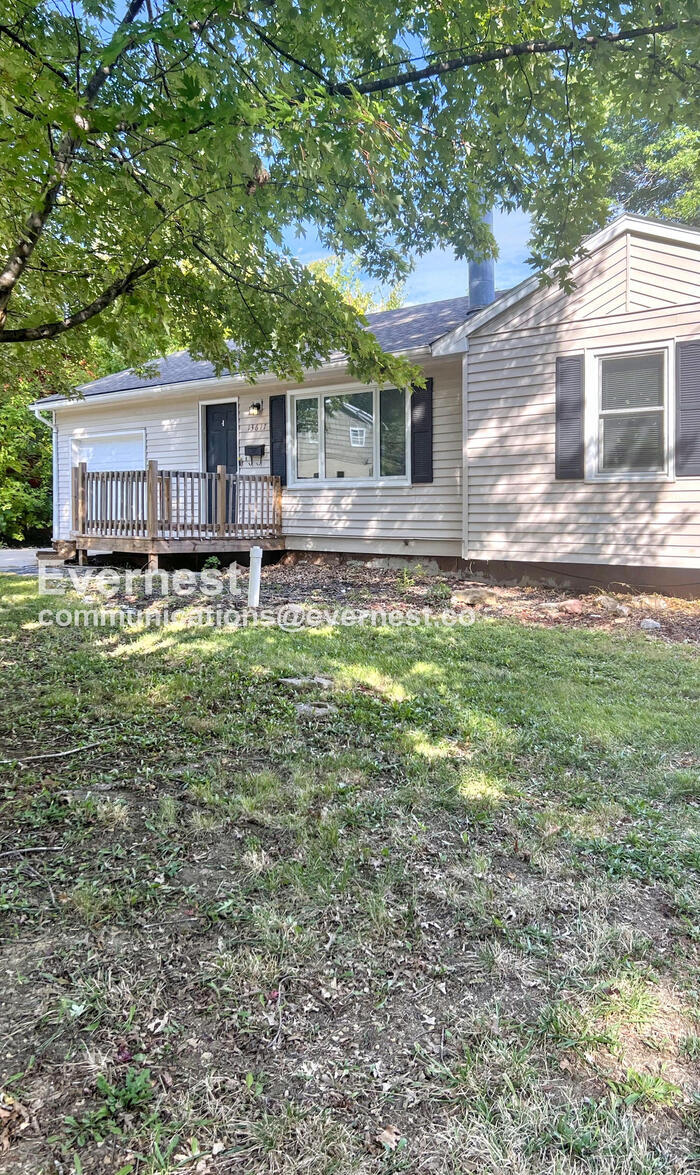 Building Photo - 13617 Craig Ave