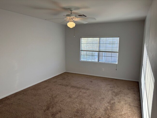 Building Photo - *GREAT TOWNHOME IN GATED "SILVERADO RANCH COMMUNITY!!"