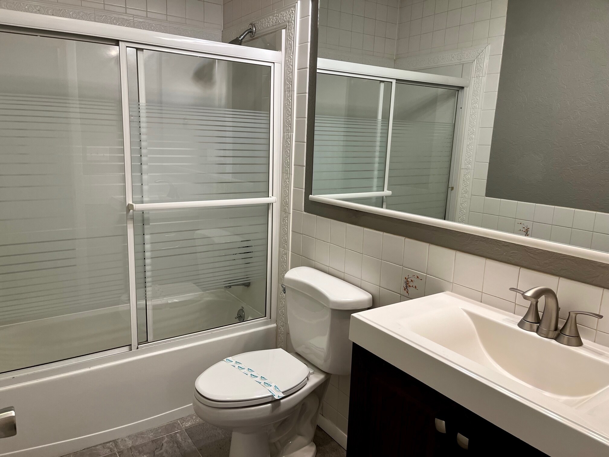 Building Photo - 302 E Grove St