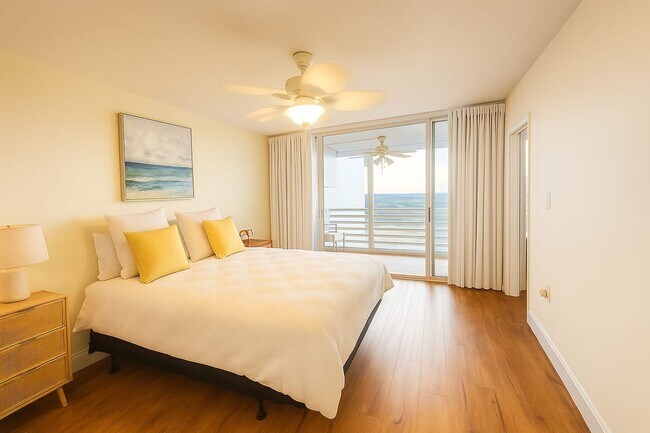 Building Photo - BREATHTAKING VIEW ALERT!!!