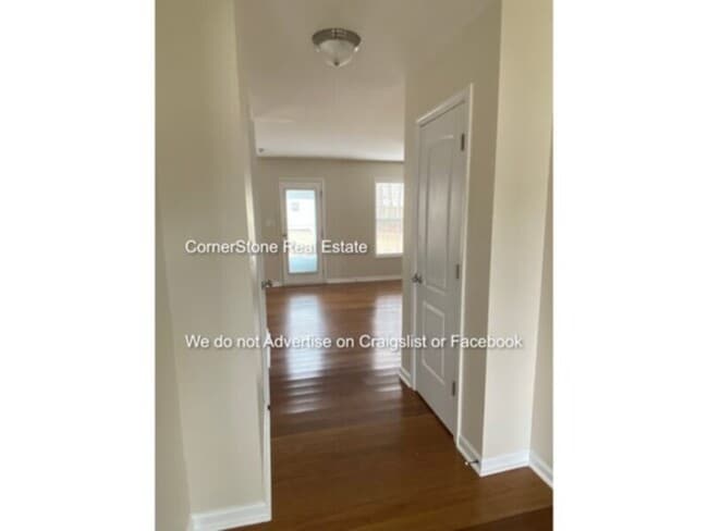 Building Photo - 50 Breezewood Dr