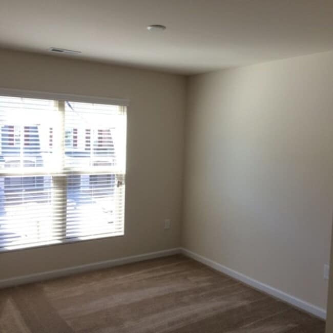 Building Photo - 111 Tuftin Dr