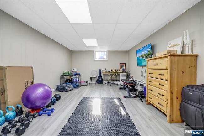 Building Photo - 12 Maple Ave