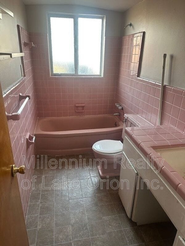 Building Photo - 19288 Lahser Rd