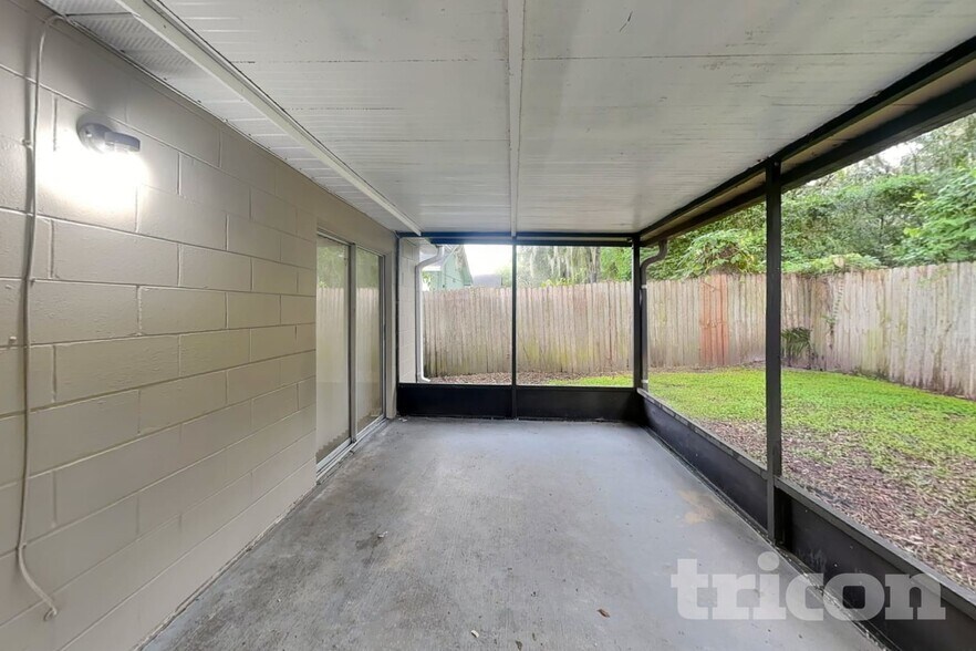Building Photo - 1718 Brandon Trace Ave