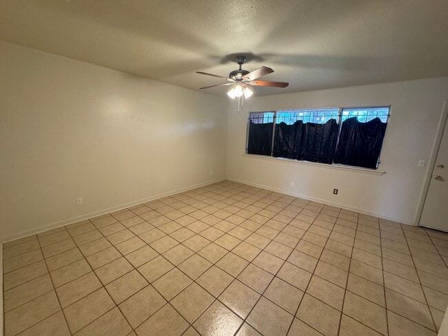 Building Photo - Perfect Family Home