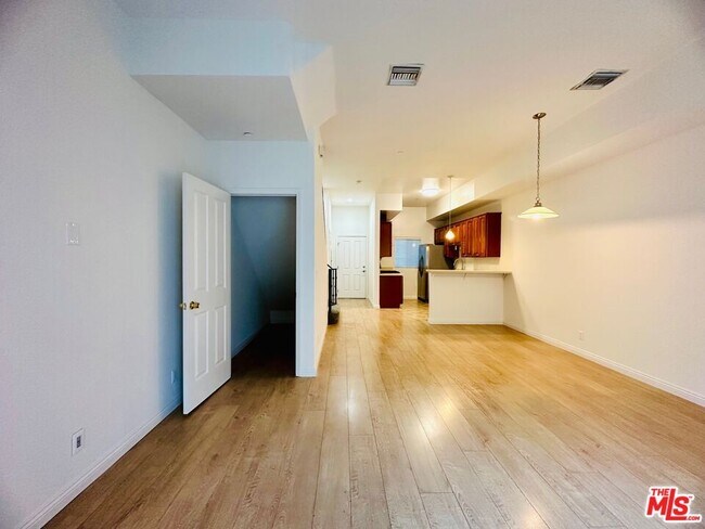 Building Photo - 14735 Friar St