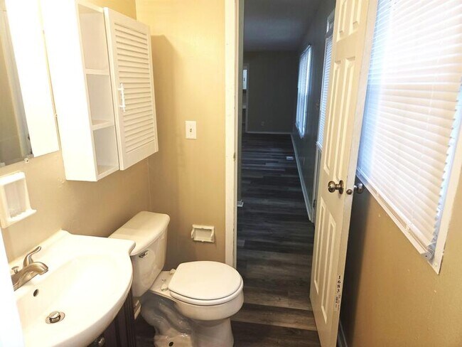 Building Photo - 7926 E 35th St