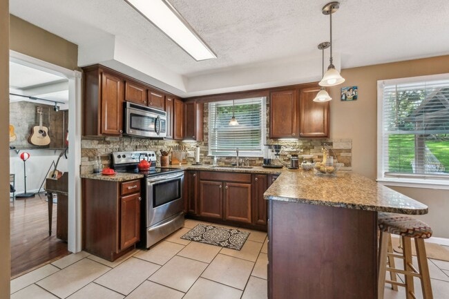 Building Photo - 109 Cloverdale Ct