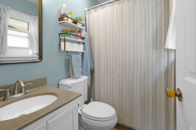 Building Photo - 3 Bed 2 Bath for Rent in Virginia Beach