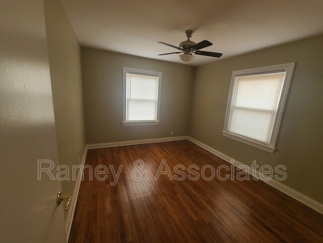 Building Photo - 1627 Catalpa St