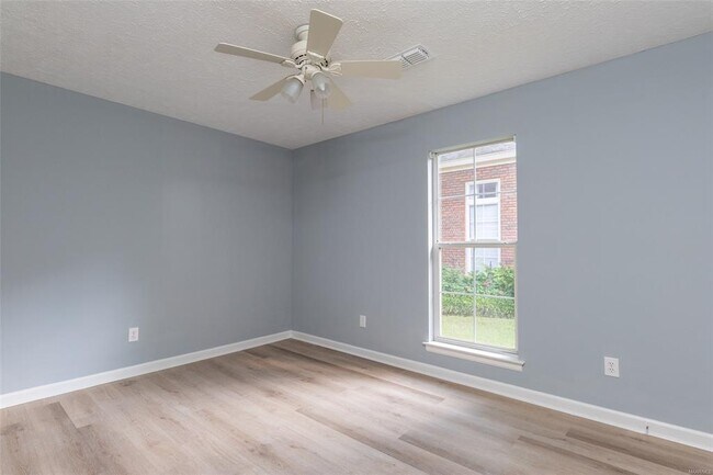 Building Photo - 9300 Greythorne Way