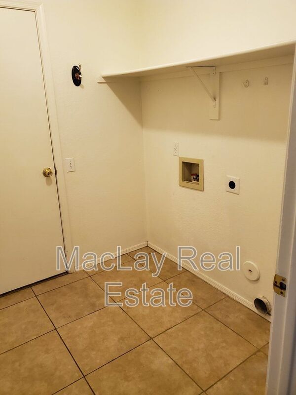 Building Photo - 510 W Sereno Dr