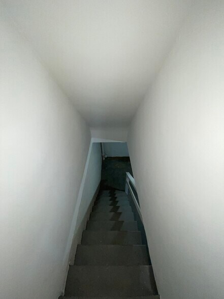 Building Photo - 41 N Kossuth St