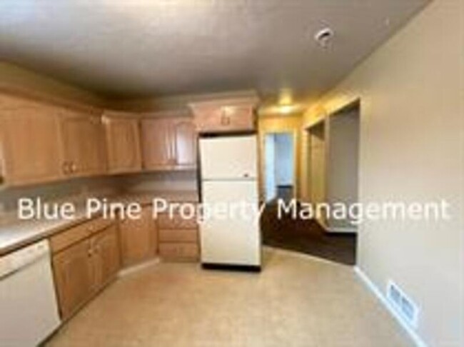 Building Photo - 2264 Stace St