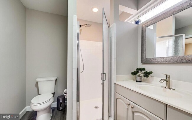 Building Photo - 4005 Lees Corner Rd