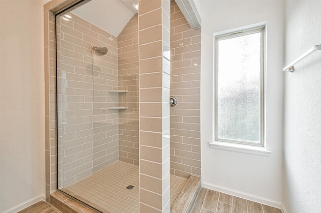 Building Photo - 678 Royal Arch Dr