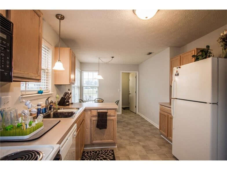 Kitchen - 11708 Signet Lane