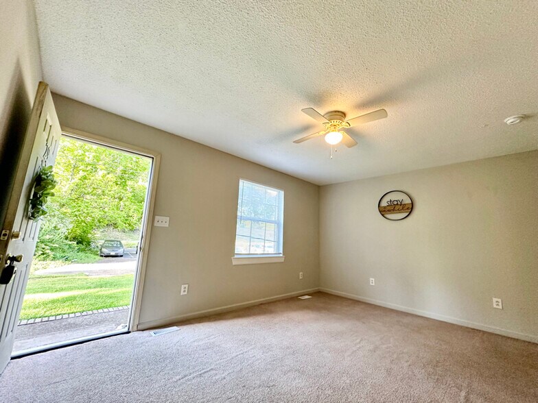 Building Photo - 102 Carter Sells Rd