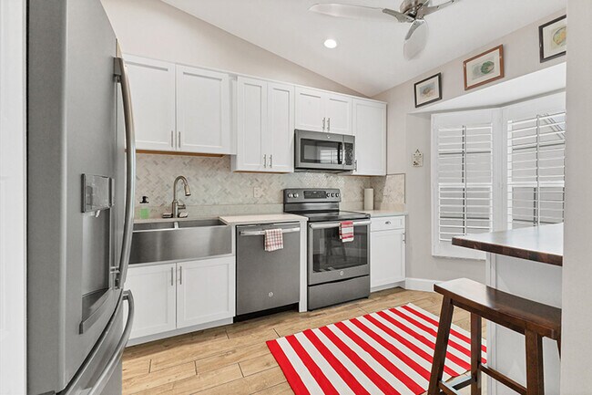 Building Photo - 513 Woodstork Cir