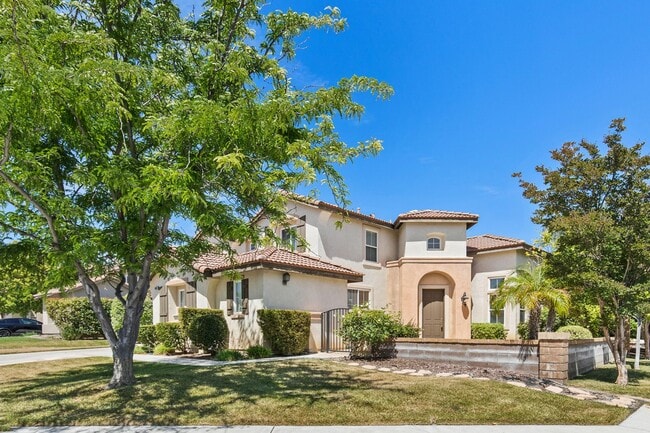 Building Photo - Paseo Del Sol, 5 br/3 ba House, 2-Story, 3 car gar, yard, corner lot, gardener, granite, hardwood...