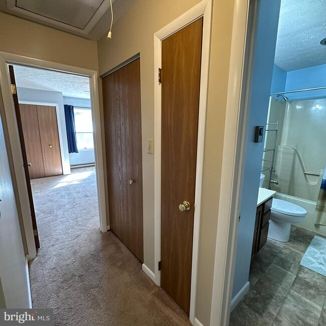 Building Photo - 1088 Westgate Dr