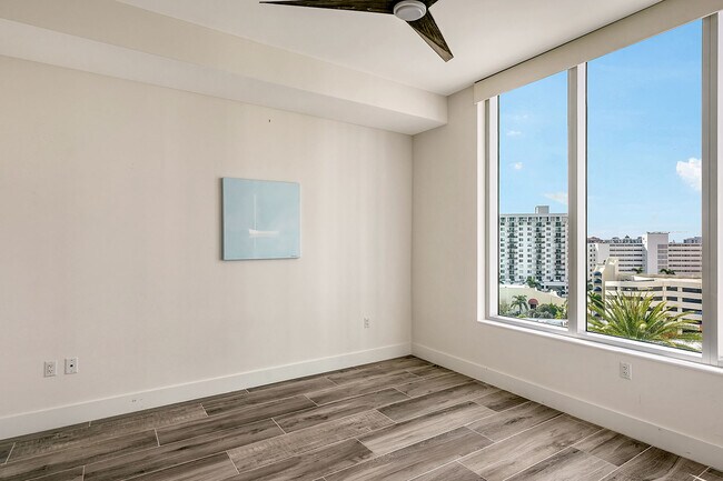Building Photo - 111 S Pineapple Ave
