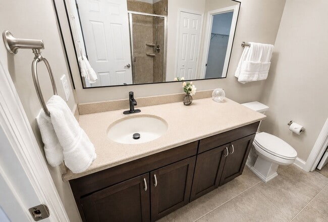 Building Photo - Annual UNFURNISHED 3-bed 2-bath condo in Stonehaven