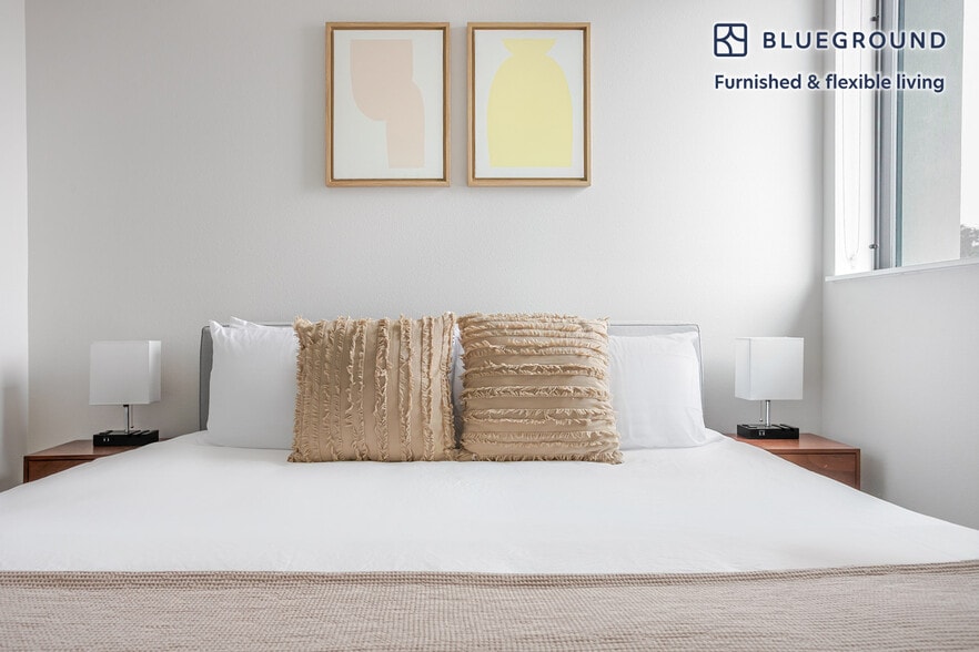 Building Photo - 200 Mesnager St