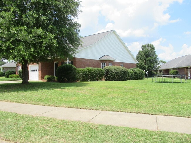 Building Photo - 3421 Beacon Dr