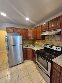 Building Photo - 4 Bed/1.5 Bath Steps from Temple University