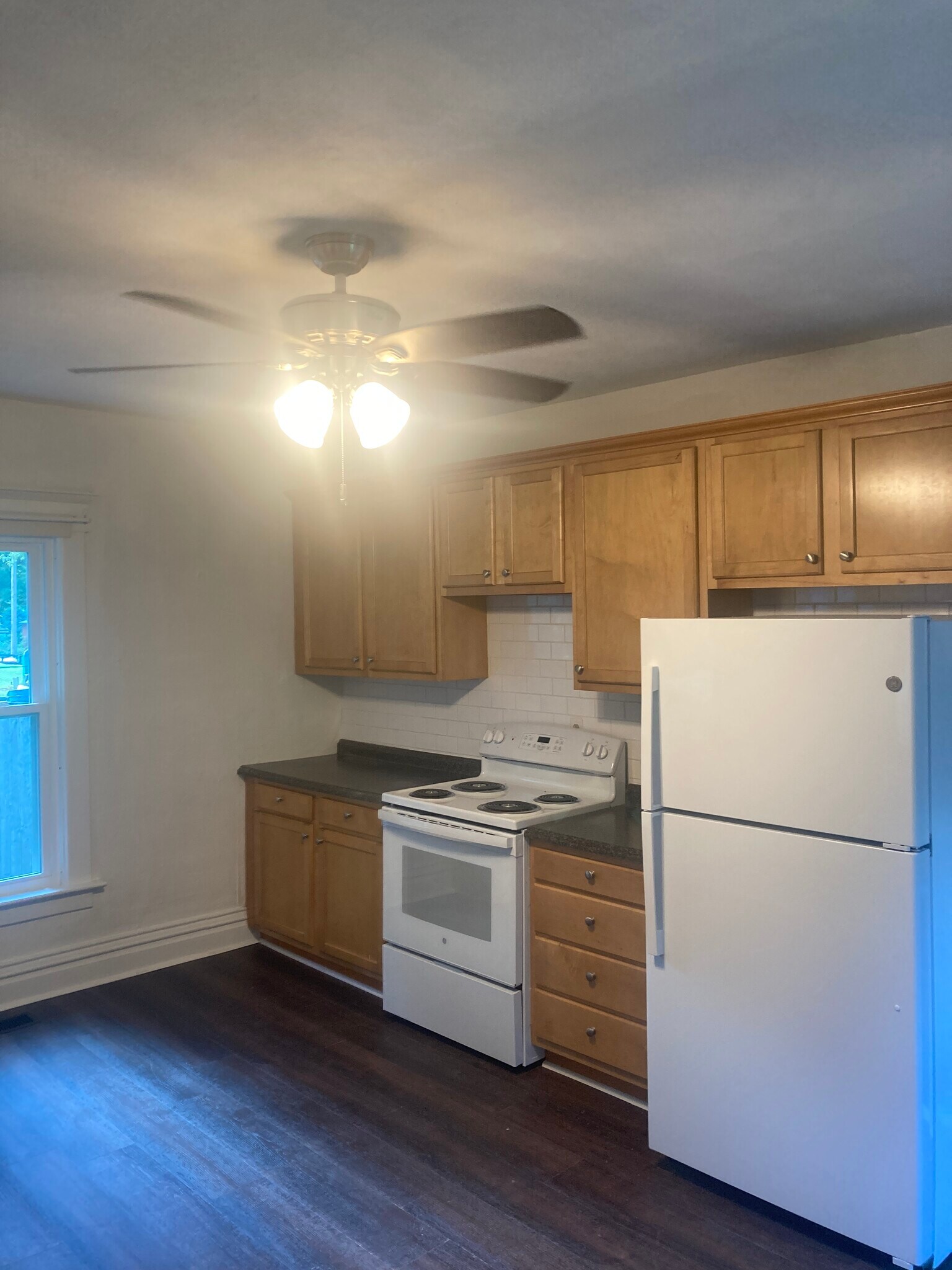 Building Photo - 9816 Bateman Avenue